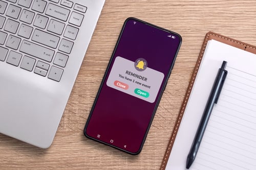 smartphone with event reminder push notification