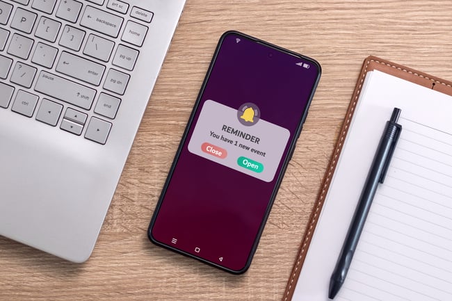 smartphone with event reminder push notification