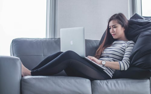 hybrid events, woman on laptop